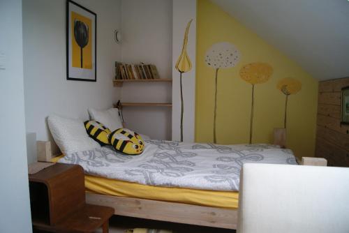 2 bedrooms, 5 beds