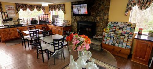 Dahlonega Mountain Inn