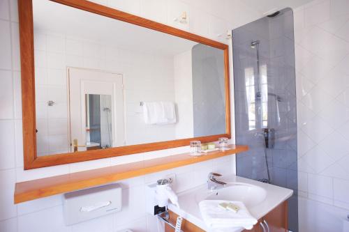 Hotel Villa Flornoy Pornichet Baie de la Baule Villa Flornoy is perfectly located for both business and leisure guests in Pornichet. The hotel offers a high standard of service and amenities to suit the individual needs of all travelers. Service-m