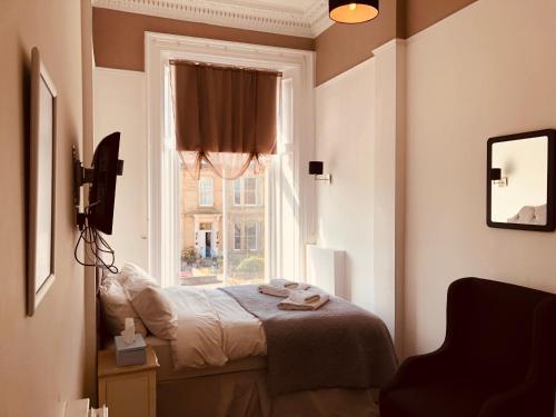 Allison House 17 Room Type - Small Double Room with Private External Bathroom Allison House 17 Room Type - Small Double Room with Private External Bathroom