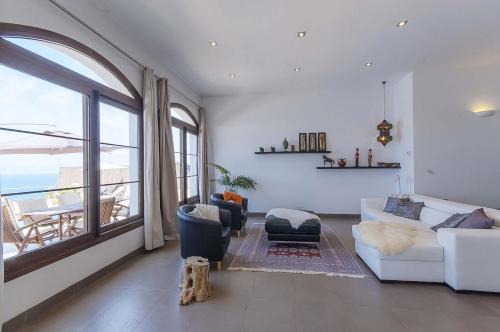  Villa con vista al mar y piscina privada cerca de Cala Blava in Cala Blava