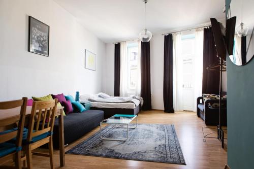 2 twin beds, 1 sofa bed