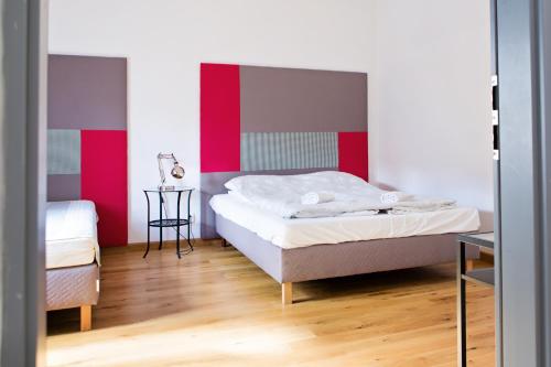 1 double bed, 1 twin bed, 2 sofa beds