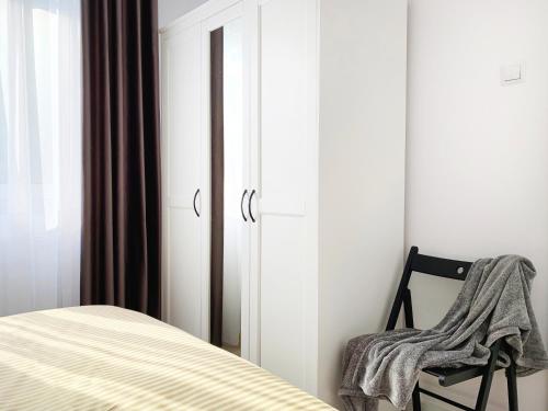 MHC Quiet Deluxe Suite near Downtown - Free Parking - image 8