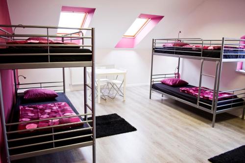 1 bunk bed