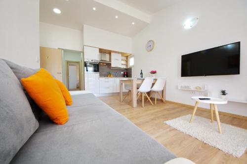 2 bedrooms, 3 beds