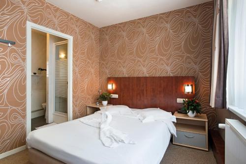 Hotel Cathedral - image 7