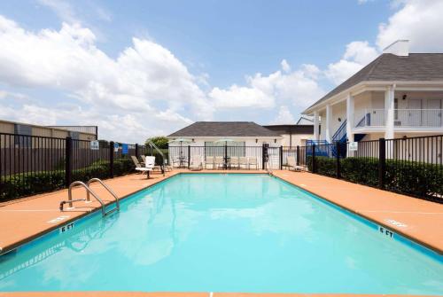 Baymont by Wyndham Prattville - image 9