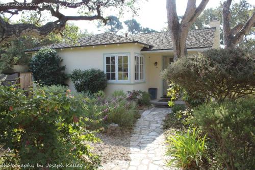 Charming Carmel Cottage Walk to Carmel by the Sea Restaurants Shops Golf - image 11