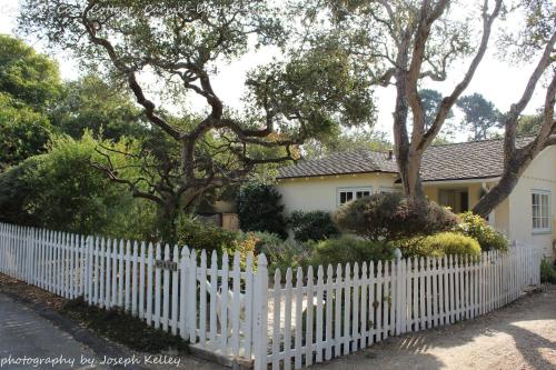 Charming Carmel Cottage Walk to Carmel by the Sea Restaurants Shops Golf - image 4
