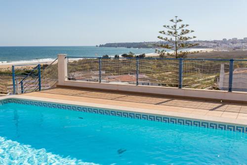  2 bedroom Sea View apartment, private parking in Lagos