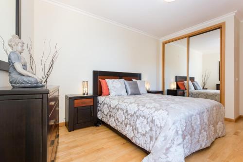  2 bedroom Sea View apartment, private parking in Lagos
