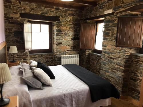 2 bedrooms, 4 beds