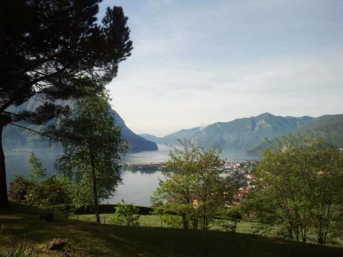  monolocale vista lago Iseo, Pension in Volpino