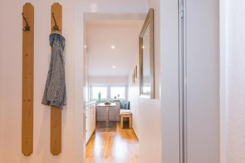 One-Bedroom Apartment image 4