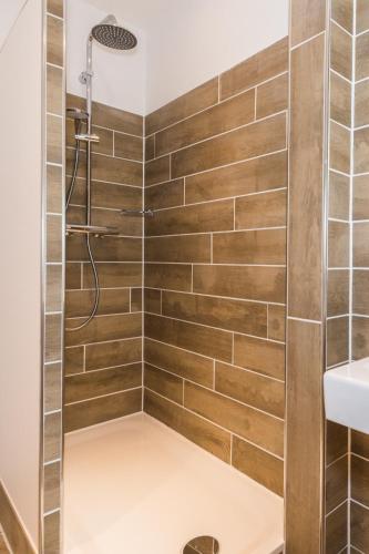 One-Bedroom Apartment image 8