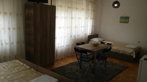 Apartment with Lake View