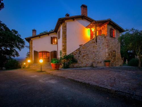  Luxurious Villa in Asciano Tuscany with Pool, Pension in Asciano bei Asciano