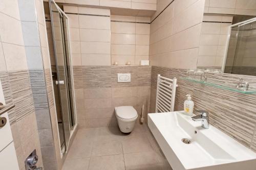 Budapest Griffin Guest House - main image
