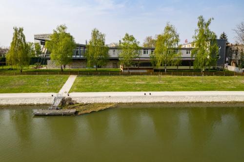 Amstel Hattyú Panzió -Érintésmentes bejelentkezés