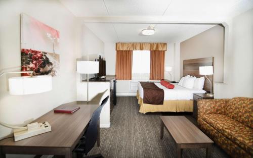 Best Western Plus Sandusky Hotel & Suites - image 9