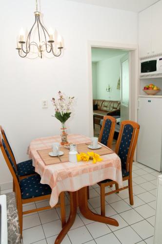 HELENA Apartman - image 2