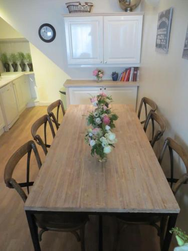 Large home in the village centre near ZooParc cottage Saint-Aignan