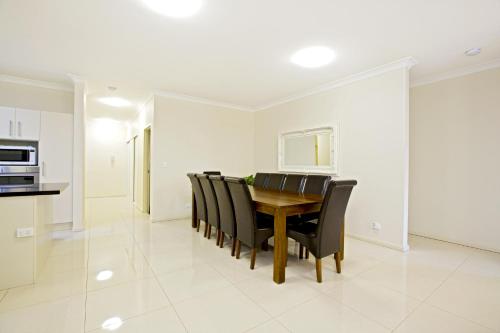 Astina Serviced Apartments - Central - image 9