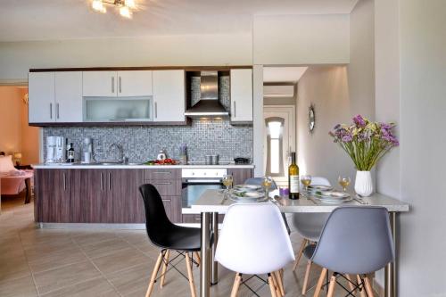  Darmanin Apartment 2 Gyalos Corfu in Astrakeri