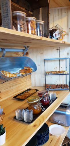 อาหารและเครื่องดื่ม, Hotel La Baine in แคปบริตง