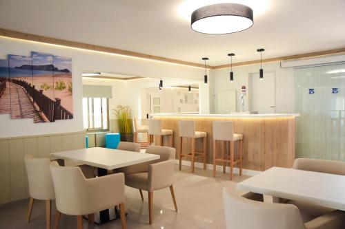 Bar/lounge, Hotel Costa Mediterraneo in Majorca