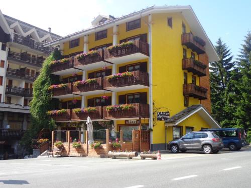 Albergo Alpenrose Ski&Bike Mountain Hotel