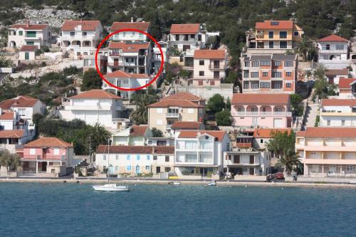 Apartments by the sea Tisno Murter - 16947 