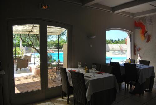 Les Aubuns Country Hotel - image 5