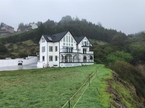 The Castle Inn of the Lost Coast