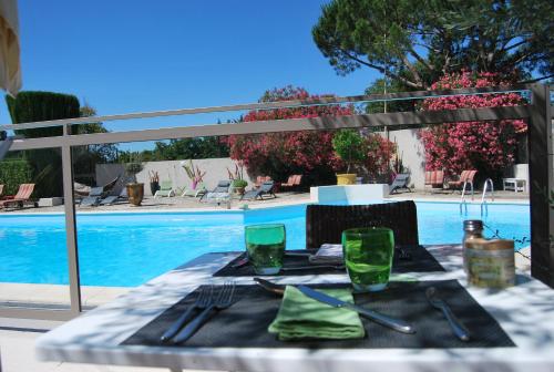 Les Aubuns Country Hotel - image 13