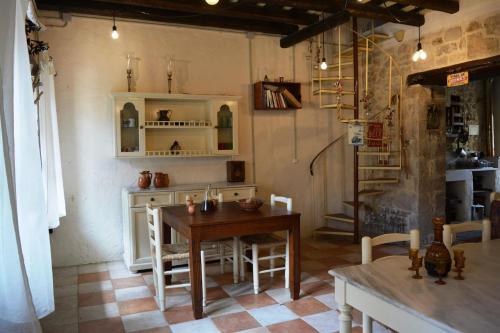  Korfes Stone House in Agios Myronas