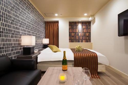 room detail thumbnail 1