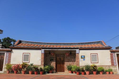 Longmen Inn Bed and Breakfast