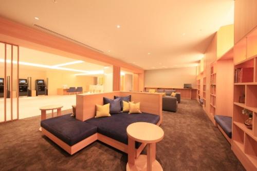 Richmond Hotel Tenjin Nishi-Dori Set in a prime location of Fukuoka, Richmond Hotel Tenjin Nishi-Dori puts everything the city has to offer just outside your doorstep. Both business travelers and tourists can enjoy the propertys fac