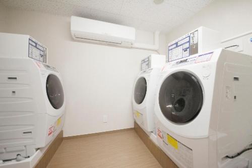 Richmond Hotel Tenjin Nishi-Dori Set in a prime location of Fukuoka, Richmond Hotel Tenjin Nishi-Dori puts everything the city has to offer just outside your doorstep. Both business travelers and tourists can enjoy the propertys fac