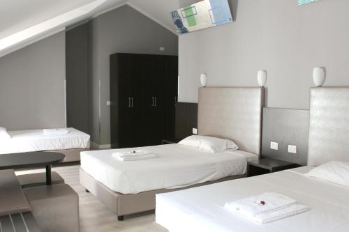 New Generation Hostel Milan Center Navigli - image 3