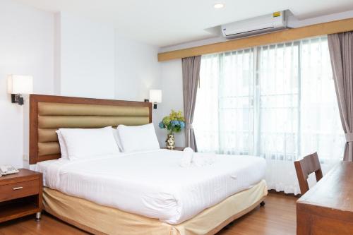 room detail thumbnail 0