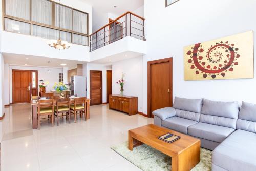 Lasalle Suites Hotel & Residence - image 2