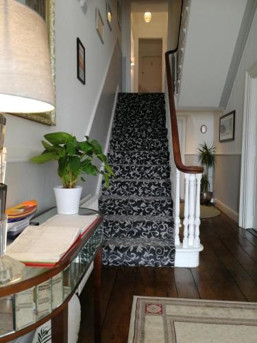 Malvern House - image 8