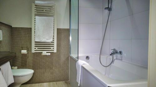 Hotel Bliss - image 14