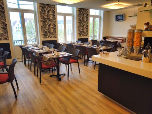 Hotel Bliss - image 3