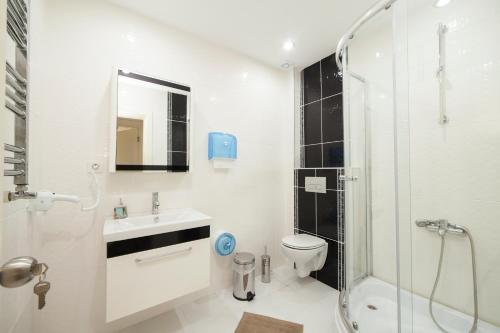 Zuhanyzó, Zengin City Hotel  in Kartal