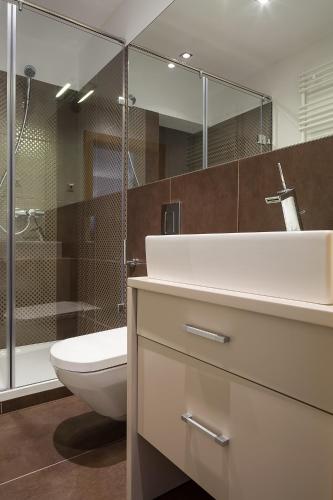 One-Bedroom Apartment image 5