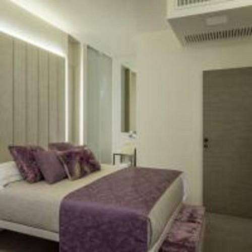 Room 230 Roma Luxury Suites - image 7